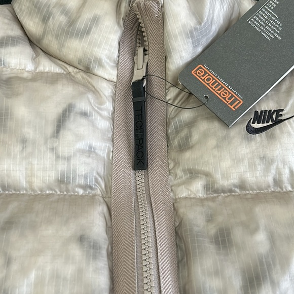 Nike Tech Pack Therma-Fit Gray Bubble Puffer Vest DN2817-087Size Small - Picture 4 of 5